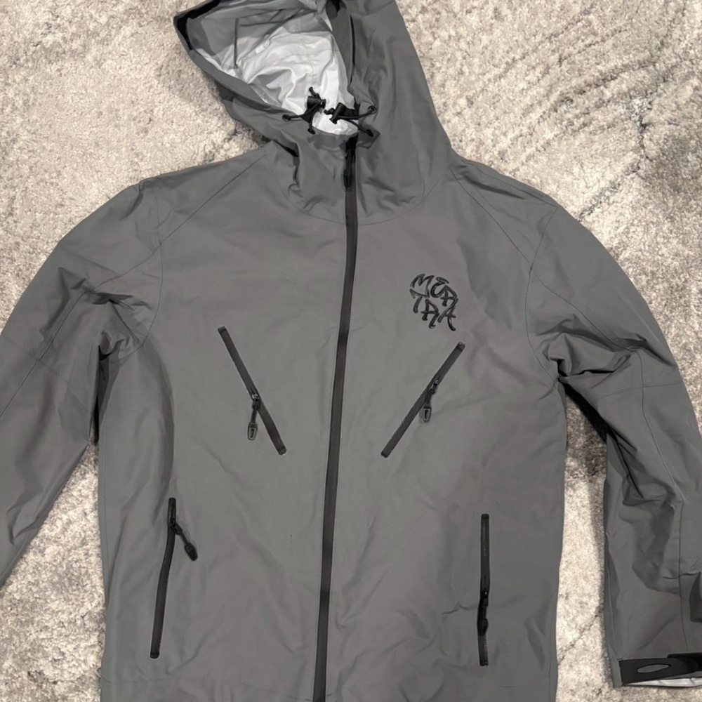 Mertra Windbreaker